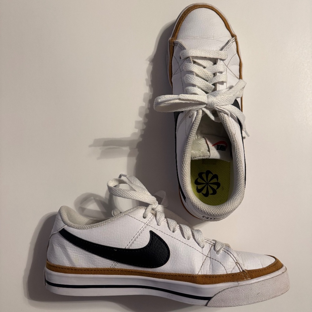 Nike Court Legacy